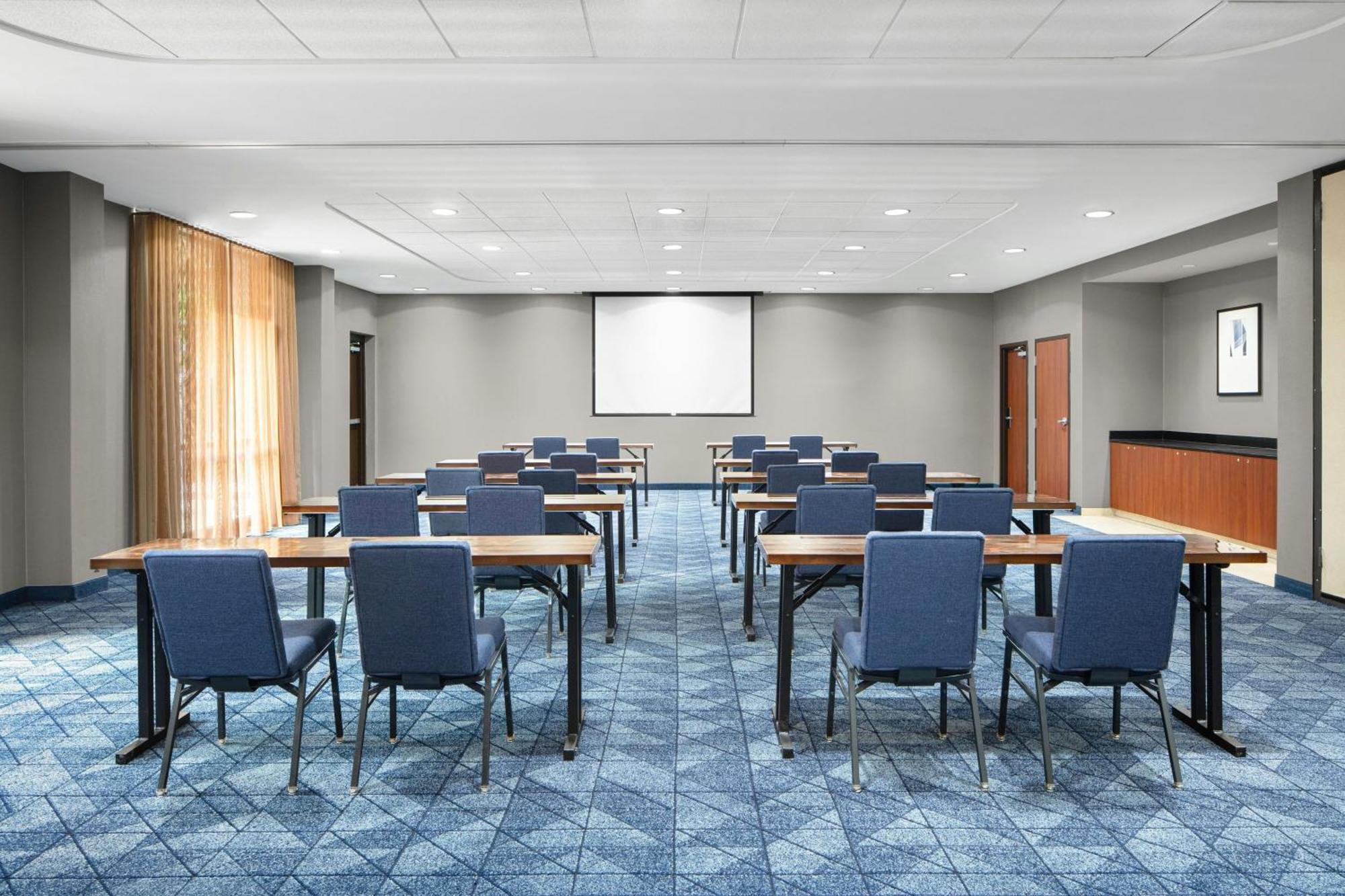 Courtyard By Marriott Knoxville Airport Alcoa Exterior photo