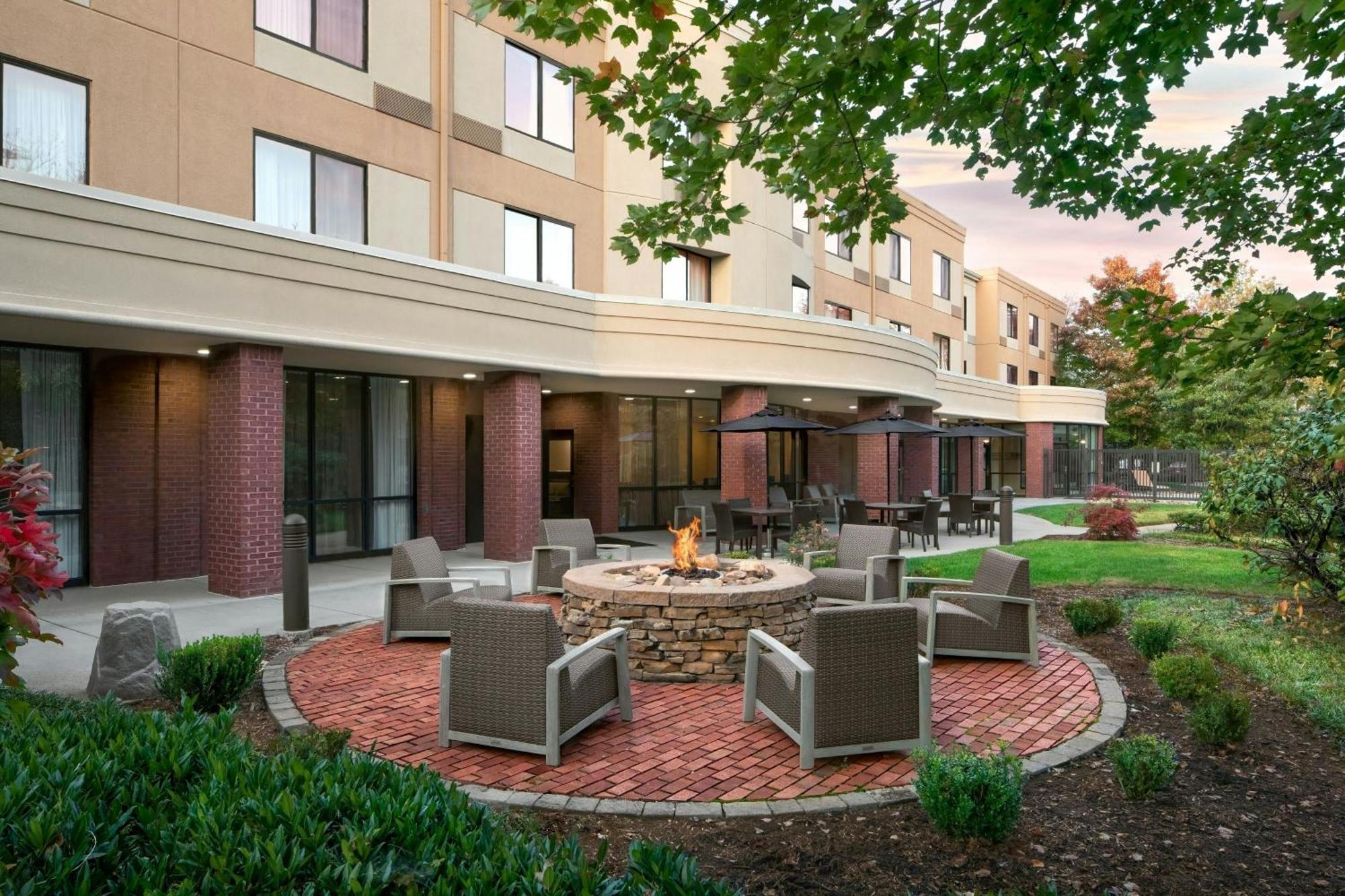 Courtyard By Marriott Knoxville Airport Alcoa Exterior photo