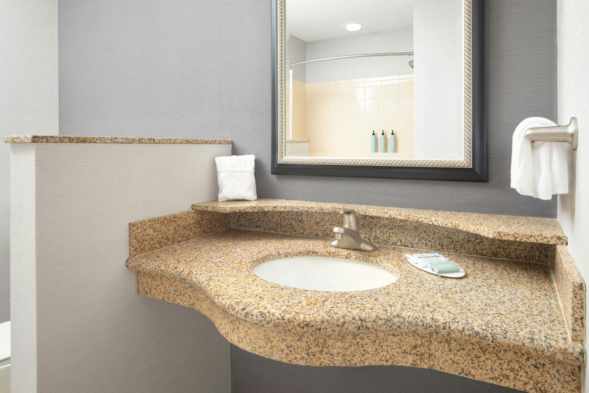 Courtyard By Marriott Knoxville Airport Alcoa Exterior photo