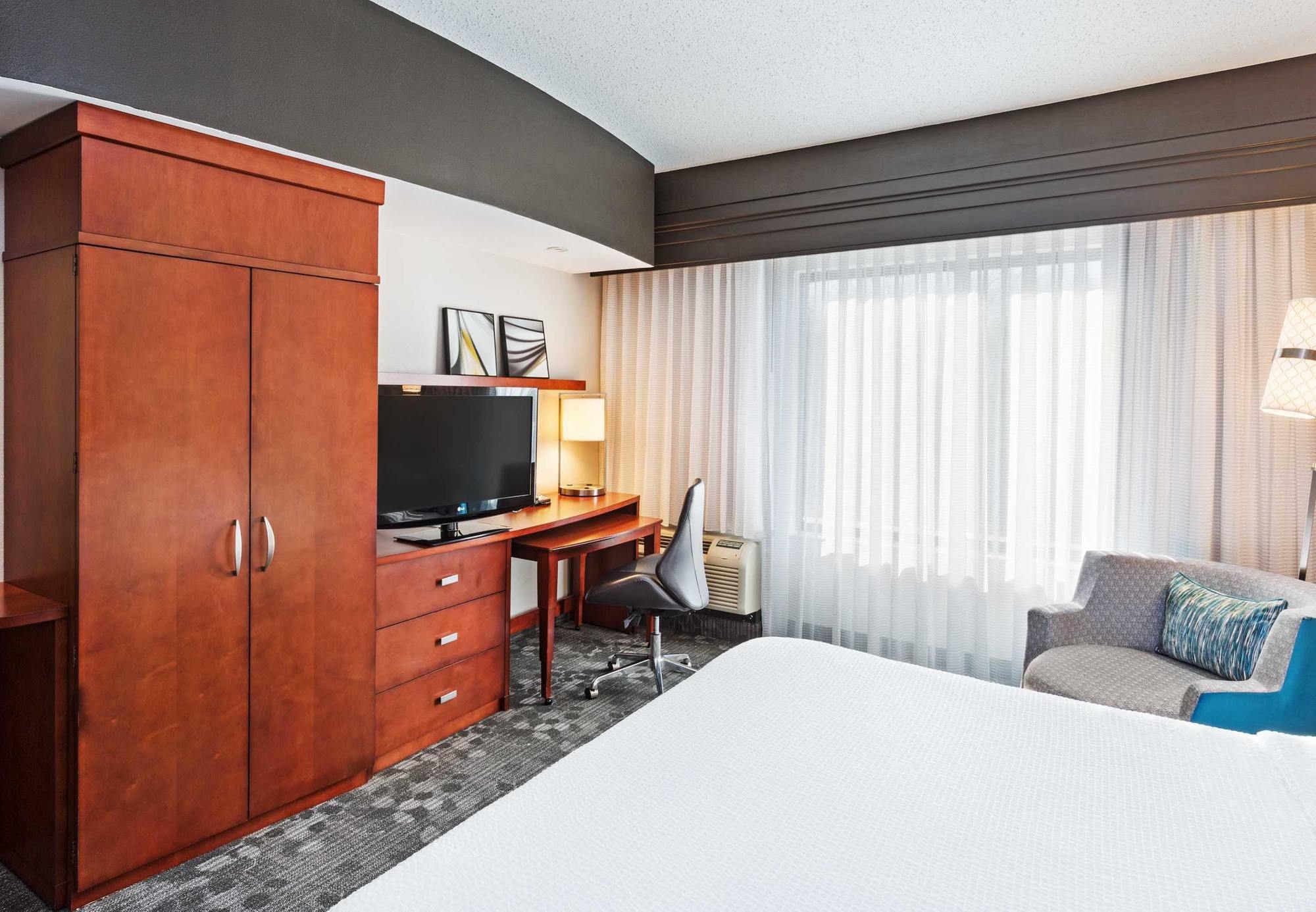 Courtyard By Marriott Knoxville Airport Alcoa Exterior photo